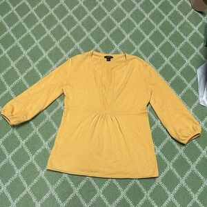 Ladies cashmere sweater by Prive.